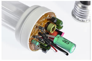 elektronika sterujca w wietlwce, wntrze wietlwki, co jest w rodku wietlwki, arwka energooszczdna, arwka kompaktowa, kondensator, dioda prostownicza, transformator, prostownik